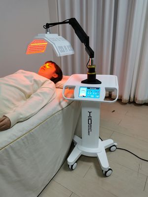 O anúncio publicitário conduziu a terapia facial clara PDT faz à máquina para a clínica médica